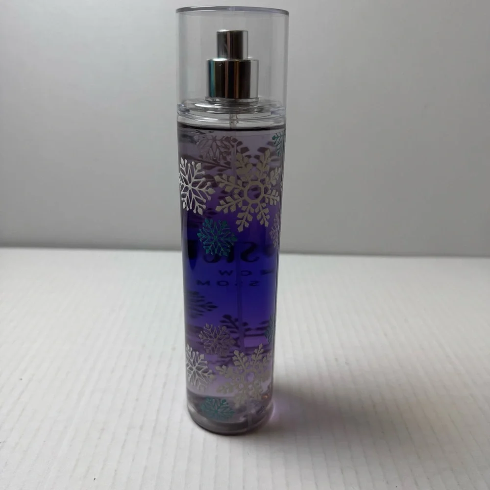 Bath And Body Works FROSTED SNOW BLOSSOM Originals 8 oz Fragrance Spray NEW
